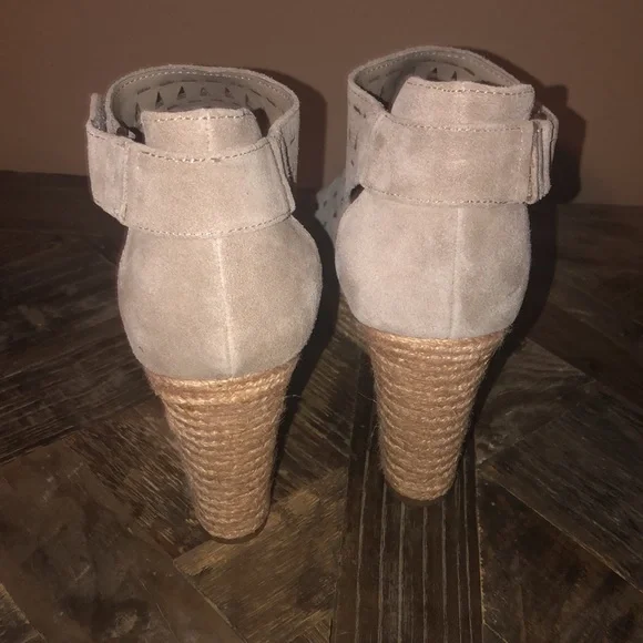 Marc Fisher heels - Picture 3 of 7